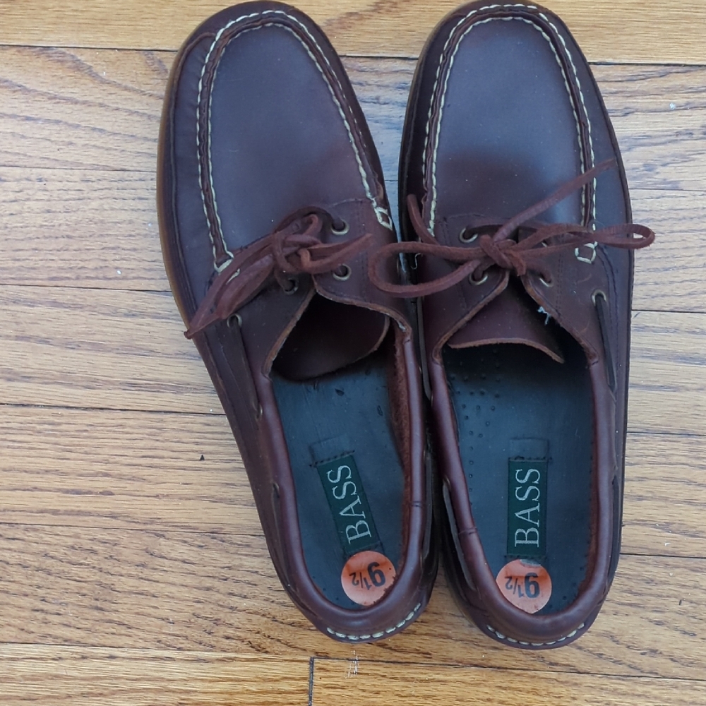 Bass Brown Boat Shoes with Smooth Leather and Slip-On Style. Size 9.5 M
